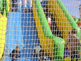 Atrakce skákací hrad se skluzavkou k zapůjčení