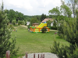 Atrakce skákací hrad se skluzavkou k pronájmu