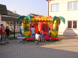 Atrakce nafukovací hrad se skluzavkou k zapůjčení