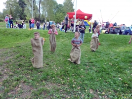 Soutěž - skákání v pytli